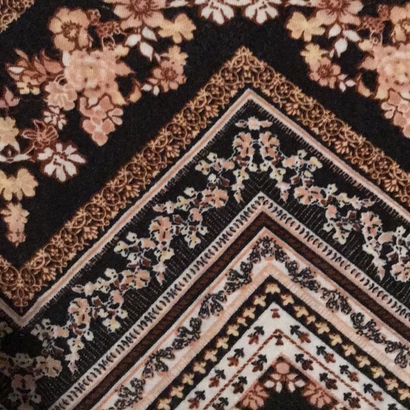 Patterned Crop top - Picture 2 of 3